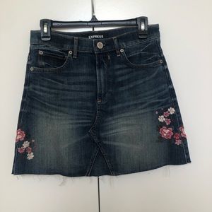Express jean skirt with embroidered detail